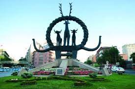 Ankara’nın Avrupa’nın en büyük dördüncü şehri olduğunu biliyor muydunuz? İstanbul, Moskova ve Londra'dan sonra.

Ama Ankara’dan  direkt uçabileceğiniz sadece 9 ülke var. 

Olacak iş mi? 👇🏿