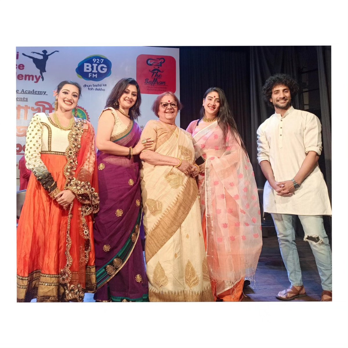 Debjani_majo's tweet photo. এক বৈশাখে দেখা হলো....

#show #adda #me #actor #life #lifestyle #lifeisgood #lifequotes
#legend #activity #saree #actors

#debjani_chatterjee_official https://t.co/pdRsIw0izu