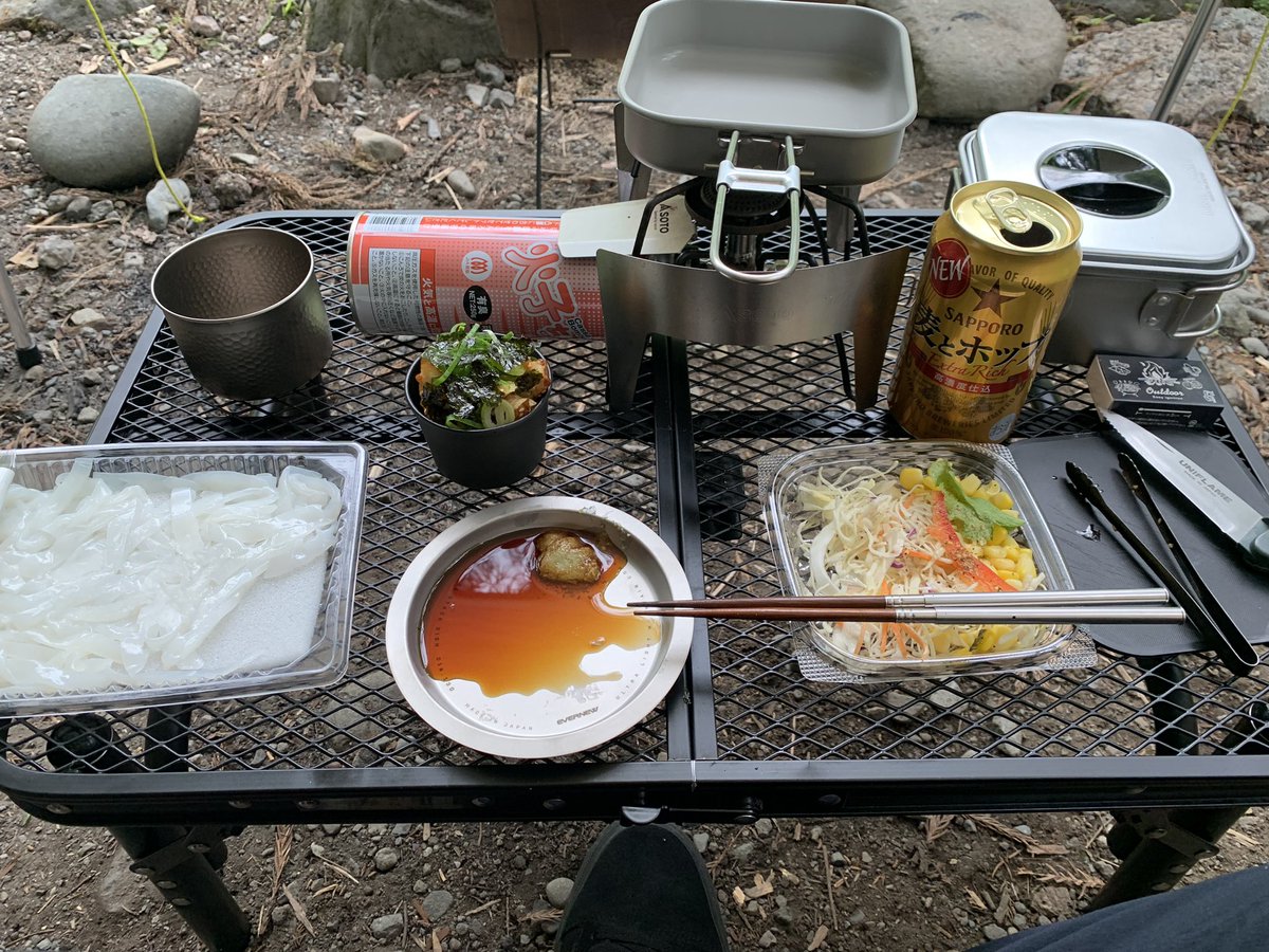 96umiyama's tweet photo. 半額のサラダ、割引のイカ、期限スレスレのちくわで準備整いました🤤 https://t.co/DW09TPeeX6