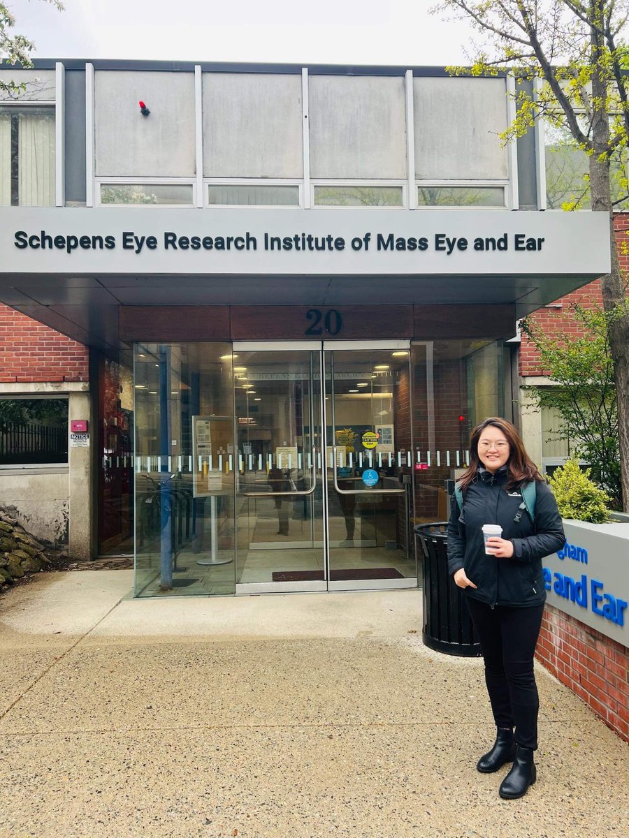 EyeDaisyShu's tweet photo. Welcoming @PNgsabrina to my lab today! First day on the job for her research visit! So excited to train you on all things retina! 😍🙌 👁️ https://t.co/kIz9PDDe7F
