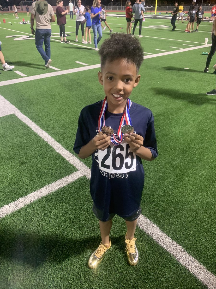 The1CarterJ's tweet photo. Placed 2nd overall for Cooper district in the 100m and 200m at my first ever track meet, with a one-tenth time difference in the 100m with 1st Place😳 #UntilNextTime #SoulRunner #Track #LCP #LubbockRuns #ProudOfMe https://t.co/eknAVHrGAU