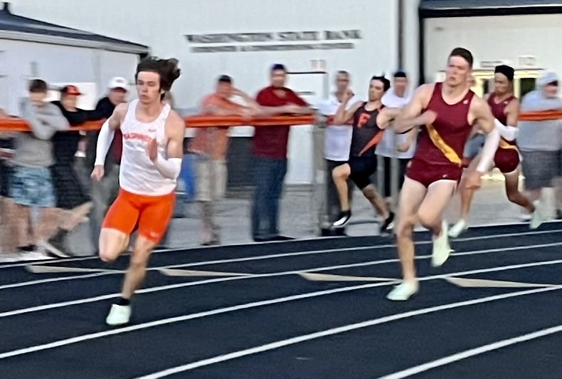 FFTrojanTrack's tweet image. Tallon Bates runs behind the two fastest 200m performances in SEC meet history. Morris (21.57) and Davidson (21.71) both run under Monty Unkrich’s former record time. Bates takes fourth. #SECsprints #fasttimes