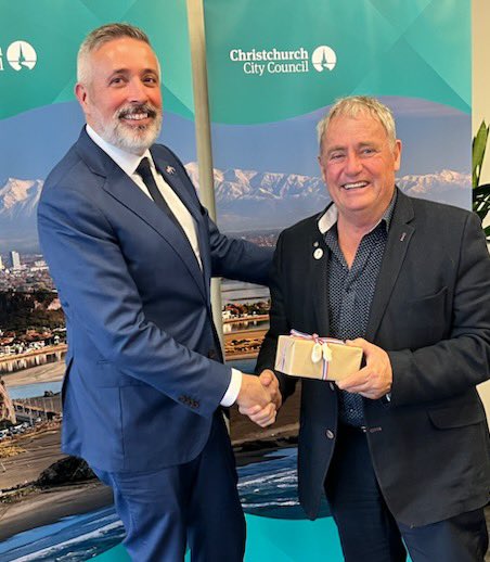 ArdvanderVorst's tweet photo. #DutchWeek🇳🇿🇳🇱
Meeting Christchurch Mayor Phil Mauger, 
@ChristchurchCC.
Thank you for your support and collaboration with the Dutch business community. Moving an agenda forward on #water management, #resiliciency and #hydrogen. More about the Dutch in CHC https://t.co/WyIeEsXhfA https://t.co/Vz4Ag0Jzsm
