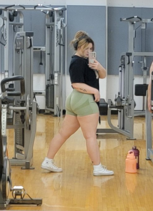 My legs are killing me but this booty is loving it 😋 https://t.co/WXZBs5qKEW<a href="/tag/bbq"class="tags"><span>#bbq</span></a><a href="/tag/poly"class="tags"><span>#poly</span></a><a href="/tag/instagramdown"class="tags"><span>#instagramdown</span></a>