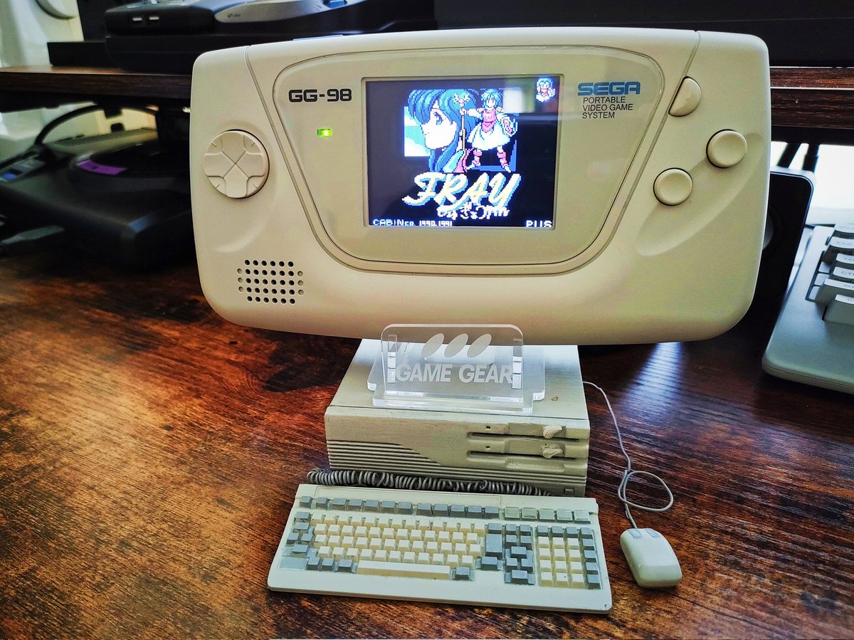 GGEAR_TARO's tweet photo. 再塗装してリペア完了。
ゲームギアの楽しさの追及に終わりなどない。カラーで遊び尽くせ。
#GG98 https://t.co/GTrxXjlLPv