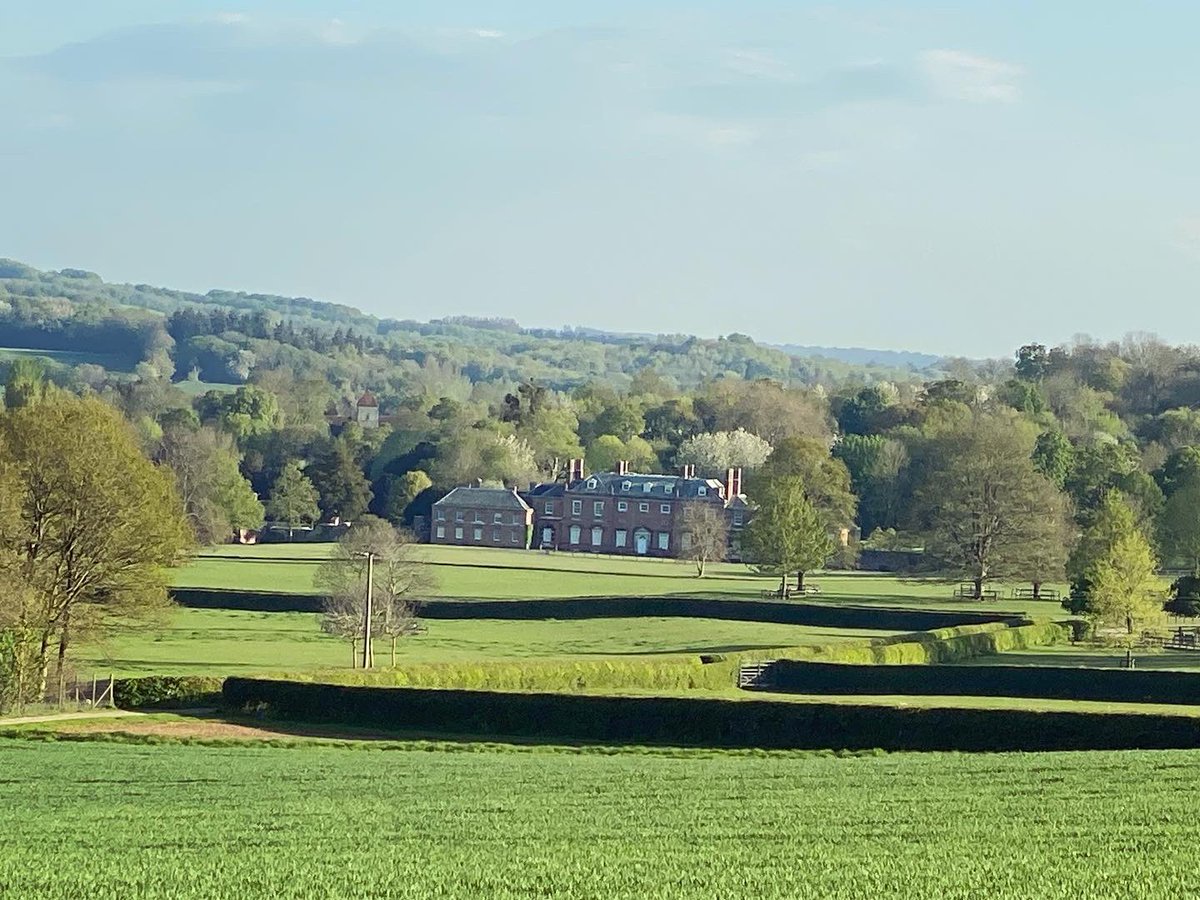 WalkinginKent's tweet photo. Stunning views over Godmersham.
.
#chilham #walkinginkent #walkingwithkids #walkinguk #view #scenicviews #kentcountryside #ancientwoodlands #kent #kentdowns #kentaonb #godmersham #walkingforfun #walkingwithfriends #lovewalking https://t.co/SE2m3XS36H