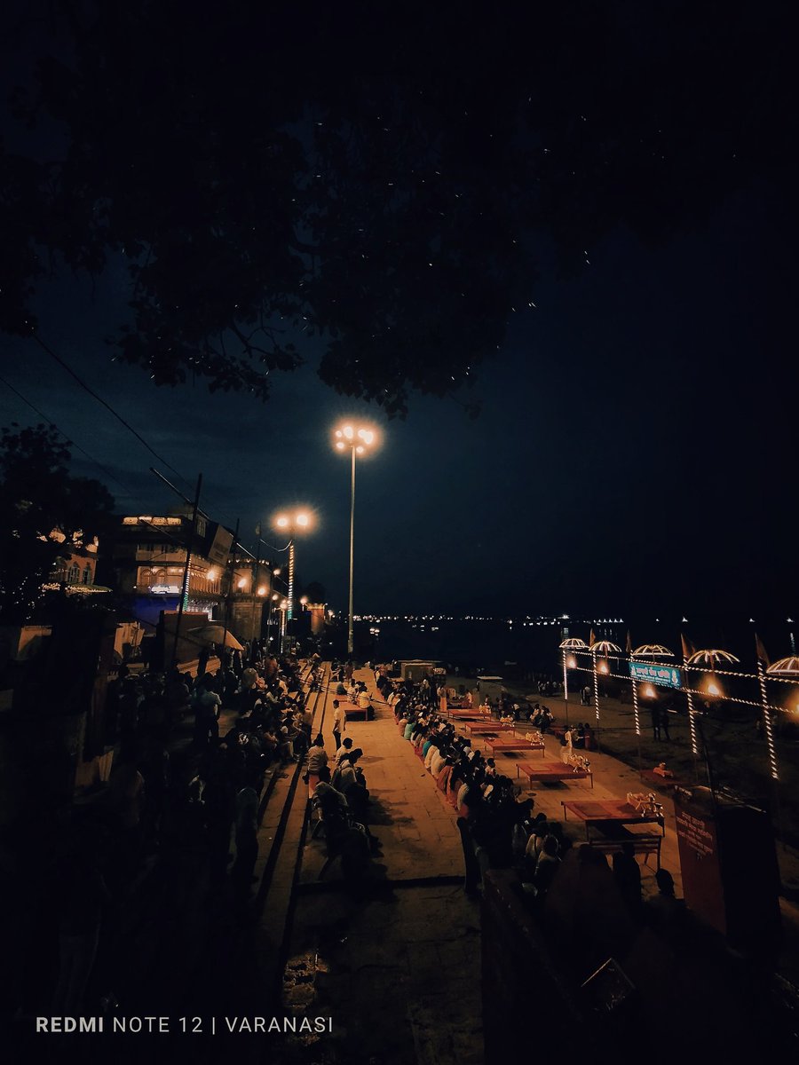 samit_digital's tweet photo. This is how capable the eyes of #Redminote12 

Beautiful Ghats of Kashi ❤️
@SnehaTainwala @RedmiIndia @XiaomiIndia https://t.co/CuobdSUTJi