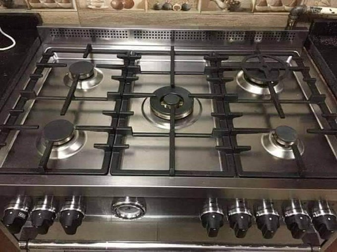 تعرف على خدماتنا: 👇  
✔️ فحص شامل للفرن 
✔️ معالجة المشاكل والأعطال على الفور 
✔️ تنظيف وتلميع جميع أجزاء الفرن بأفضل المواد 
✔️ تقديم قطع الغيار الأصلية وضمان العميل