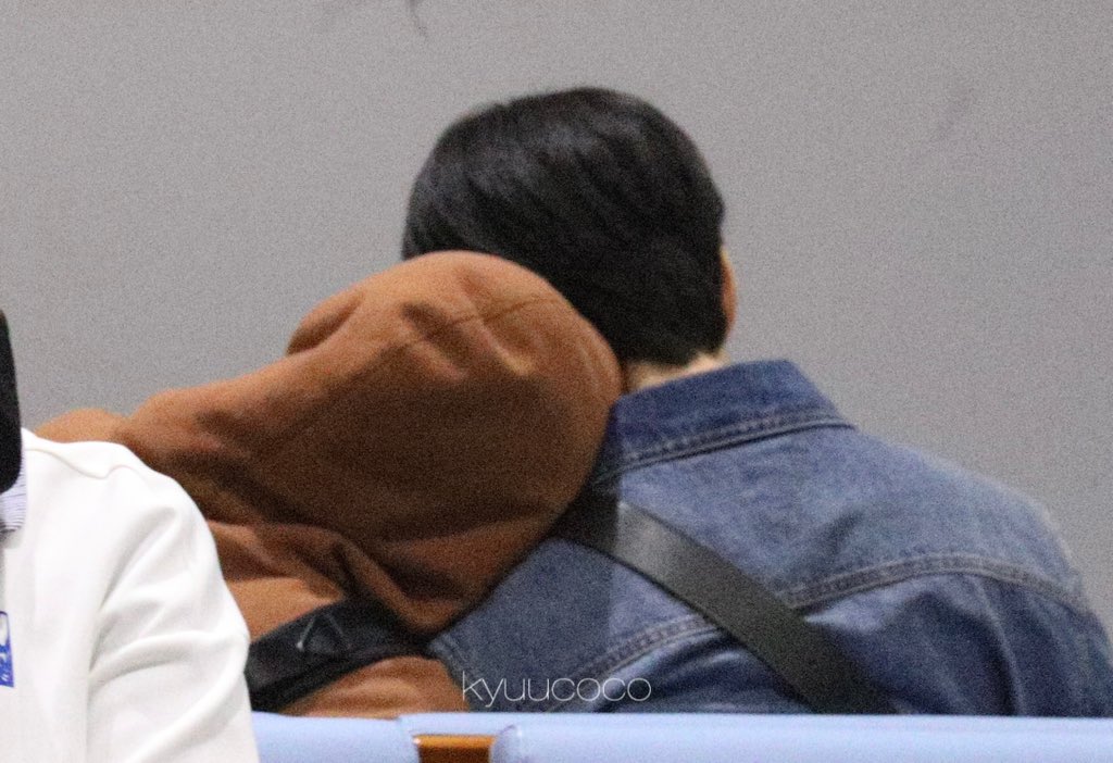 jeongkyustar's tweet photo. i guess everytime junkyu wear his brown supreme hoodie we will get a jaekyu crumbs 🤧🤎 https://t.co/250Zd3FDek