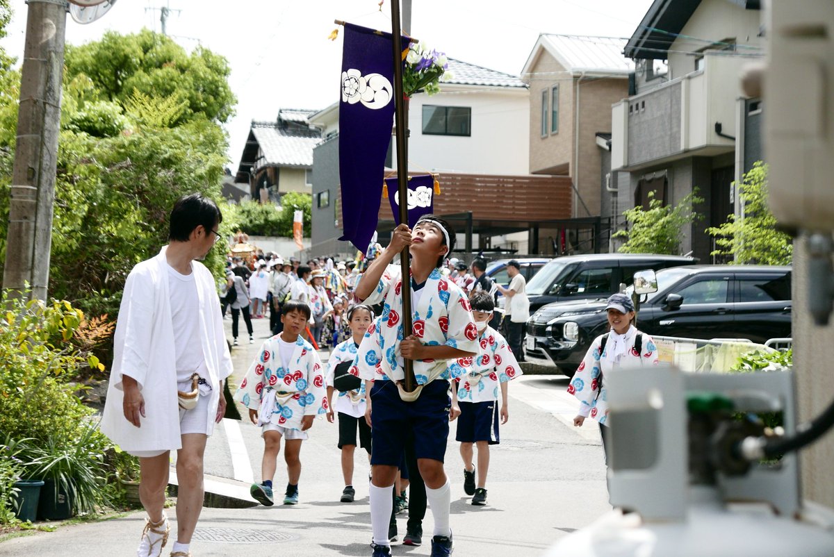 T89409810's tweet photo. 小学一年生による稚児行列も子供神輿も復活
#八大神社 #神幸祭 #LEICA #typ109 https://t.co/DT85mjokDV
