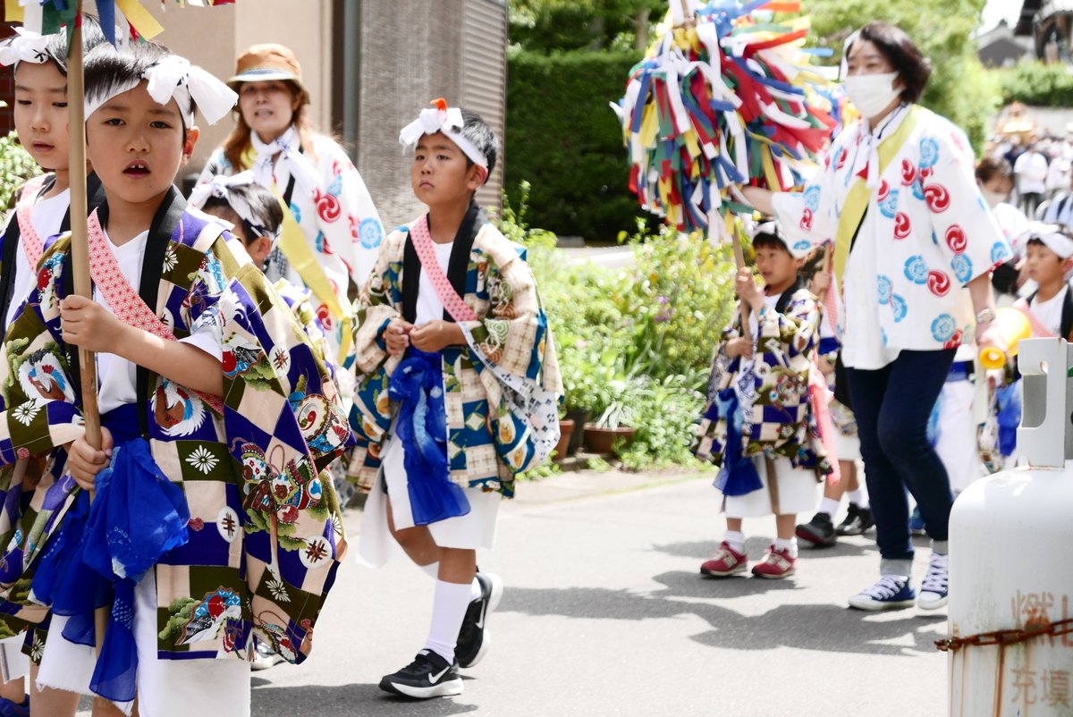 T89409810's tweet photo. 小学一年生による稚児行列も子供神輿も復活
#八大神社 #神幸祭 #LEICA #typ109 https://t.co/DT85mjokDV