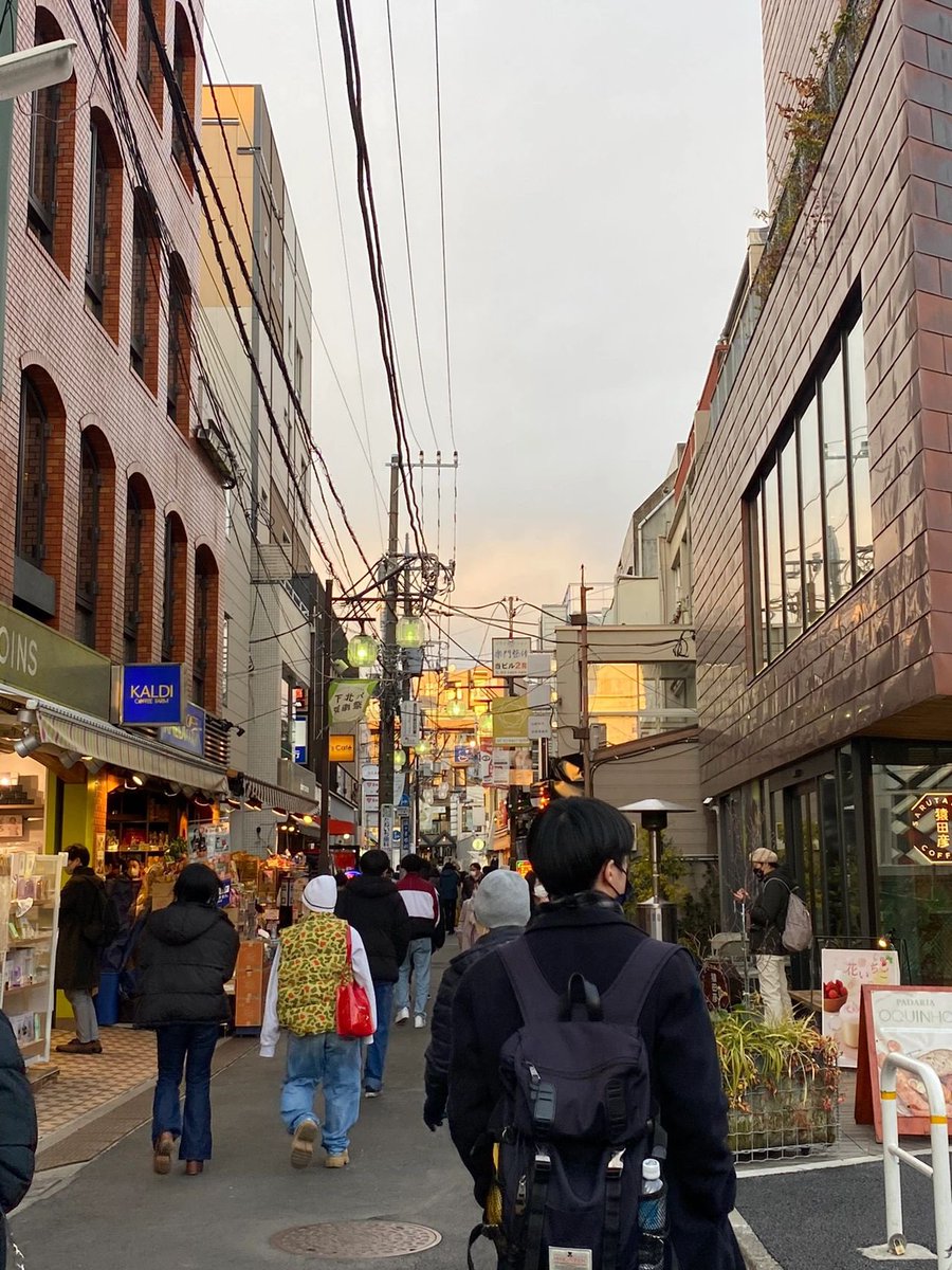 ToMilesi's tweet photo. 東京は日本の現代的特色のある都市です。 京都と違って、東京は忙しい、日本的、多審美的な雰囲気に満ちている。 https://t.co/DIqulZ0aSb