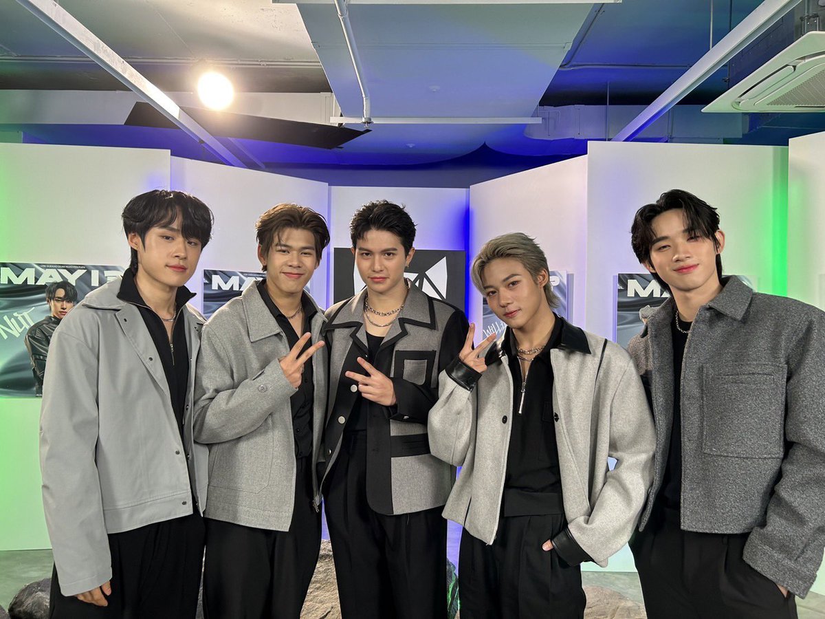 ProjectAlphaTH's tweet photo. LIVE Countdown #เลิกกับเขาเดี๋ยวเหงาเป็นเพื่อน DEBUT SINGLE จาก #LYKN 
YT : https://t.co/B5SbX9UXNz
FB : https://t.co/styQCMOIcn

#RISERMUSIC
#GMMTV https://t.co/nEJQGL3lAT