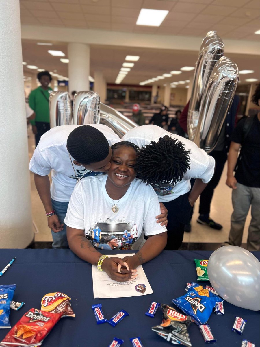 dsimien_'s tweet photo. #AGTG Blessed to say I have committed to North American University “NAU”‼️
time to wake em let’s work 😤
@Gifted_22 @COACHLANGSTON75 https://t.co/8W7b0Kk0ZQ