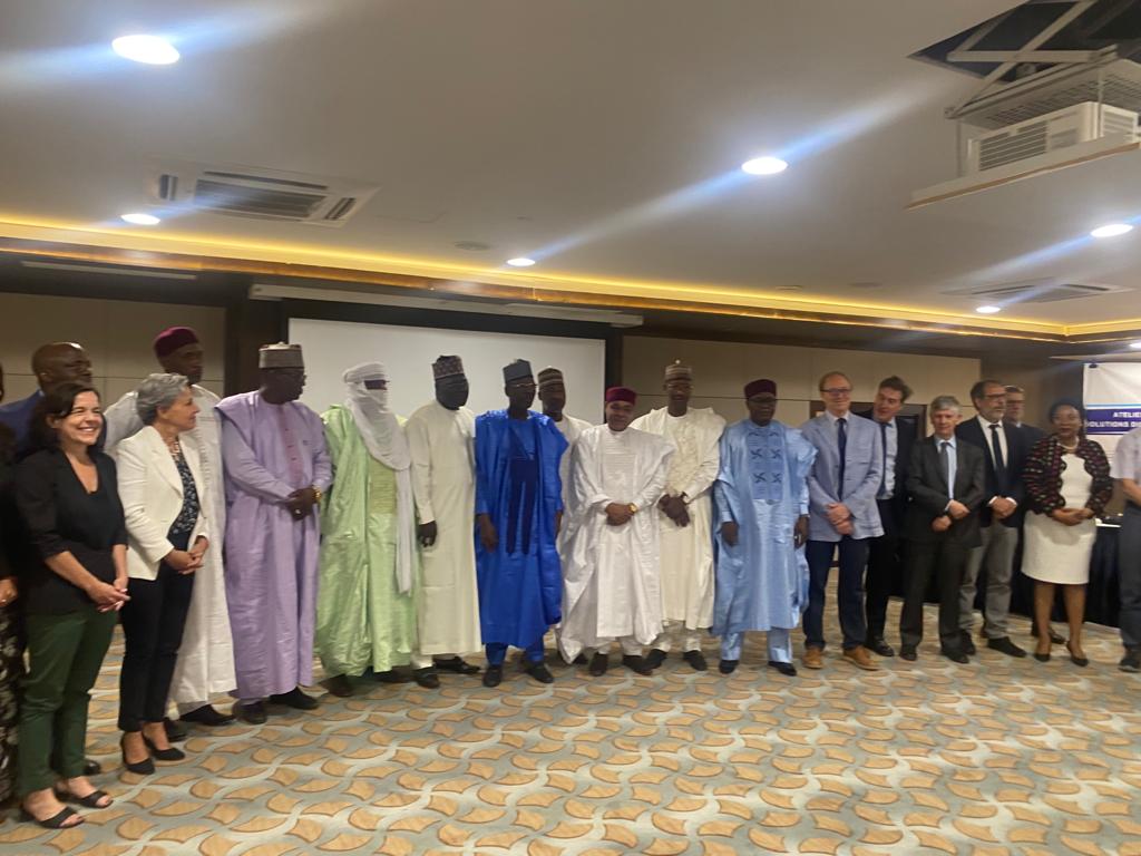 Atelier de validation de la stratégie nationale sur les solutions #durables pr les personnes déplacées internes au 🇳🇪. La Suisse se réjouit d’accompagner le Niger dans le processus d’élaboration de cette stratégie à travers son savoir-faire et son expertise technique
@MinistereGc
