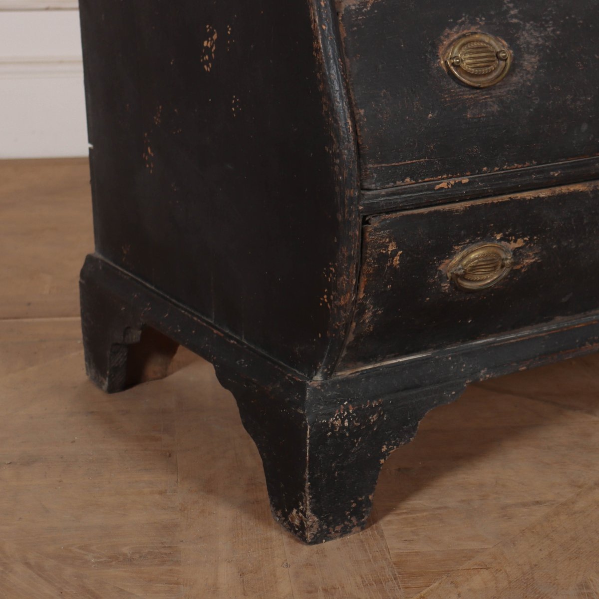 ArcadiaAntiques's tweet photo. Good 18th Century painted Dutch pine 4 drawer commode. 1790.
Price: £3,200
https://t.co/7rzKsvR43E

#paintedcommodes #dutchcommodes  #pinecommodes https://t.co/HfRNKwp339