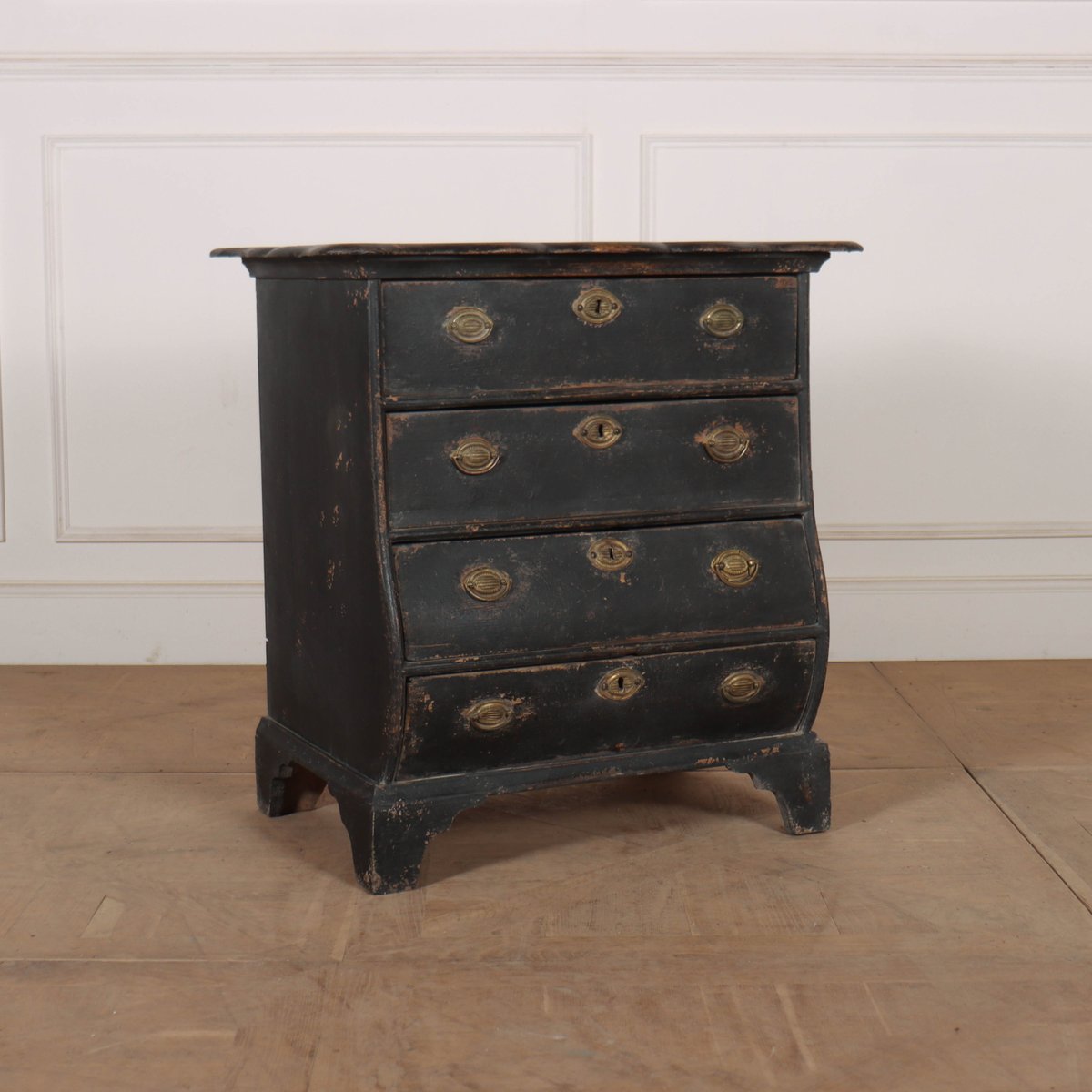 ArcadiaAntiques's tweet photo. Good 18th Century painted Dutch pine 4 drawer commode. 1790.
Price: £3,200
https://t.co/7rzKsvR43E

#paintedcommodes #dutchcommodes  #pinecommodes https://t.co/HfRNKwp339