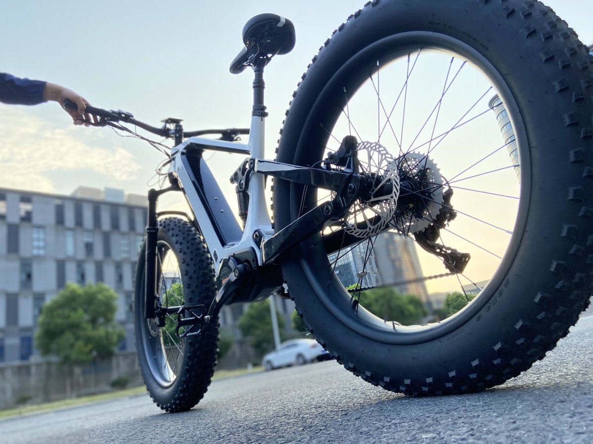 CiaobikeNL's tweet image. Heb je zin in een avontuur op de Nederlandse stranden? Lees onze gids met de beste fatbike tochten en ontdek de mooiste plekken. Bekijk onze lijst met top fatbike modellen en start vandaag nog jouw avontuur op het strand. #Fatbikes #Strand ciaobike.nl 🚵‍♀️🚲🚲