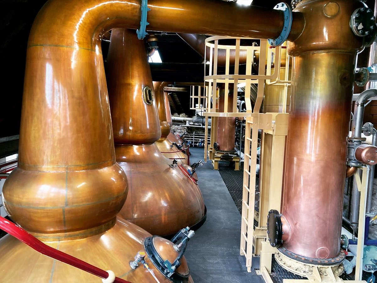 ultimatespirits's tweet photo. It’s always a beautiful distillery to visit here😉
いつも美しいストラスアイラ蒸溜所、
リンゴの香りが漂っていた。
蒸溜所限定シェリーカスク15年、
スペイサイドフェス向けのコニャックカスク16年が試飲できますのでお楽しみに。
#strathisla #strathisladistillery #ストラスアイラ https://t.co/827ecg8bRU
