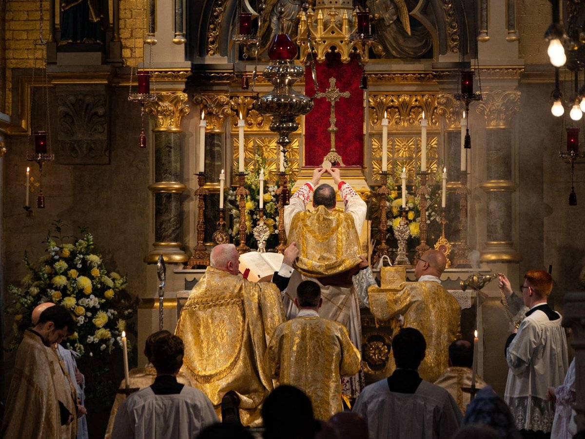 cusackandrew's tweet photo. A Sung Mass will be offered for His Majesty the King at 6.30 pm this evening at Corpus Christi, Maiden Lane.
#catholicengland #catholiclondon #coronation https://t.co/8rPpx4d4Ju