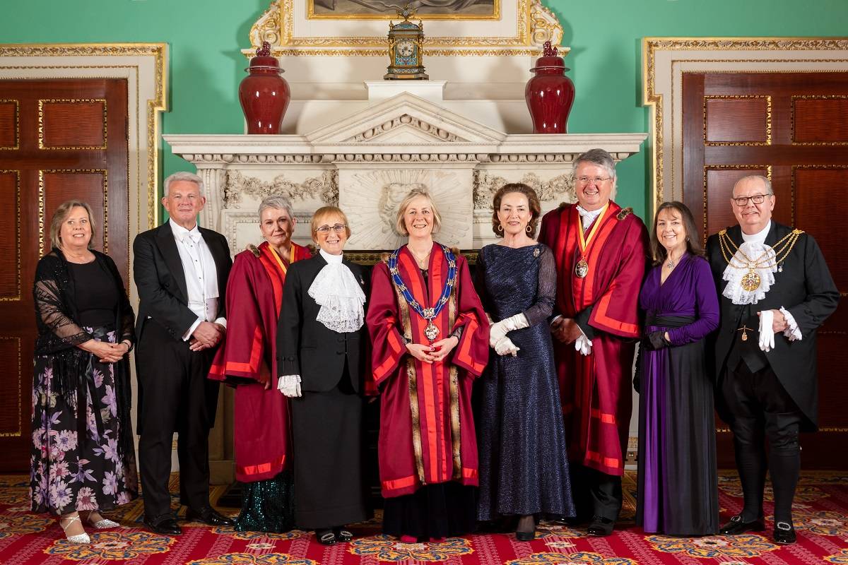 We're thrilled to announce that Amanda Waring  <a href="/Catfootgd/">CatfootGardenDesign</a> was last night (4 May) installed as our 61st Master, succeeding <a href="/ajwattard/">tony attard OBE</a>. The annual Installation Ceremony took place in the Old Ballroom at the Mansion House.

Read more: furnituremakers.org.uk/news/amanda-wa…