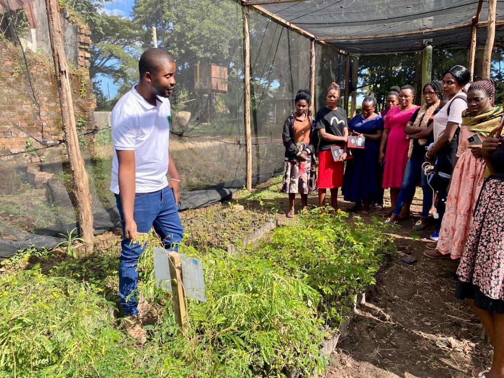 SustainableGro's tweet photo. We trained our RCWs in Tanzania on BAP,with a focus on fertilizer application&amp;pest control.

With our partner #TaCRI we visited  their fields to learn sustainable practices for high quality coffee.Our partners are ready to take their coffee to the next levelCan’t wait to taste it https://t.co/2xRBZ8fu0R