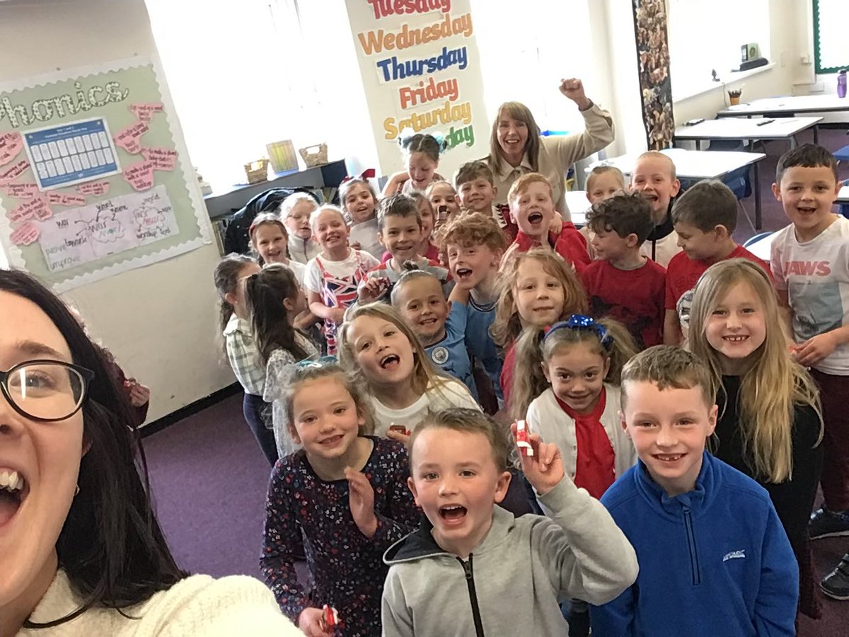 StJosephsRCShaw's tweet photo. ✨🌟 THEY DID IT 🌟✨
💥 Year 2 completed all their quizzes (whoop whoop) and were absolutely amazing throughout! We’re so proud of them and celebrated with a special treat from a very kind Oliver! 💥 https://t.co/IzgYtfLQ7w
