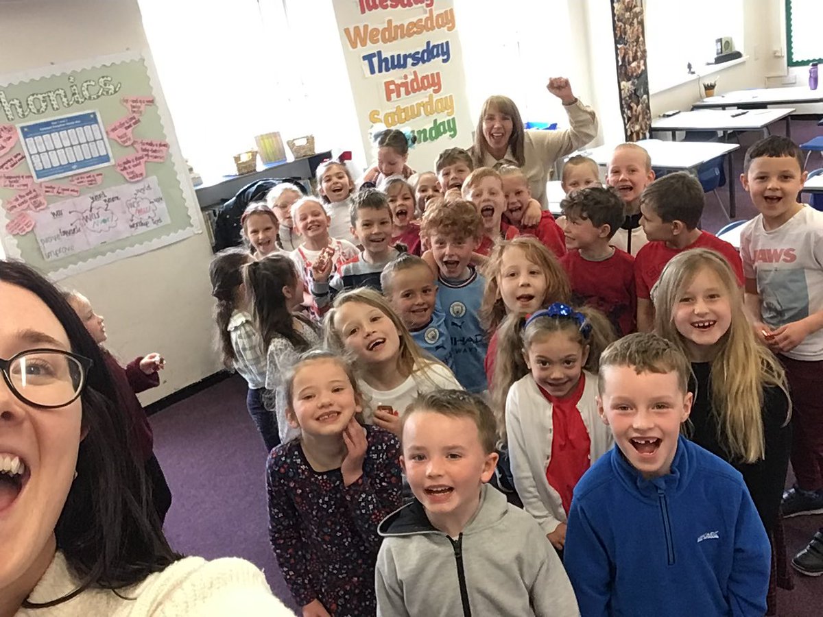 StJosephsRCShaw's tweet photo. ✨🌟 THEY DID IT 🌟✨
💥 Year 2 completed all their quizzes (whoop whoop) and were absolutely amazing throughout! We’re so proud of them and celebrated with a special treat from a very kind Oliver! 💥 https://t.co/IzgYtfLQ7w