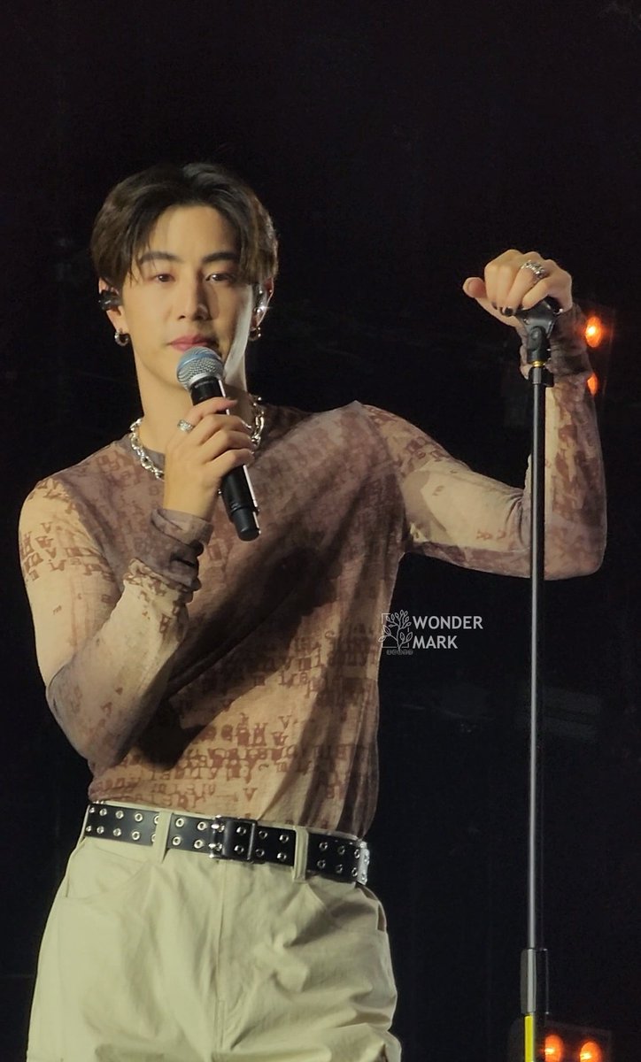 WONDER__MARK's tweet photo. 🐰23.05.05 >SC<

♡ น่ารักกกกเกินไป๊!!!🤏Adorable you

#MarkTuanAsiatour2023 #TheOtherSideAsiaTOUR2023 #theothersideAsiaTour https://t.co/B5RBoj6WwV