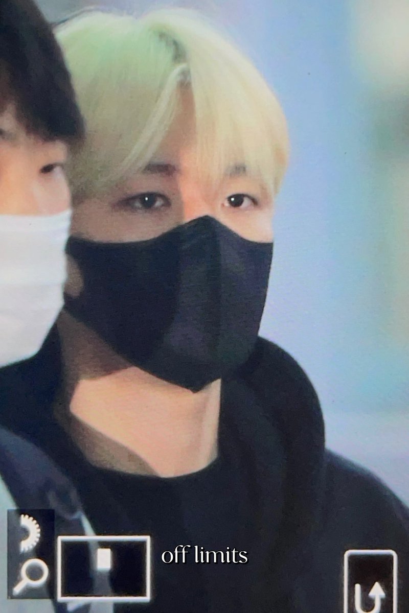 offlimits_bbh's tweet photo. 230505 ✈️🖤
                    
#엑소 #EXO
#백현 #BAEKHYUN
🤍 @B_hundred_Hyun https://t.co/kWGku2YXgy
