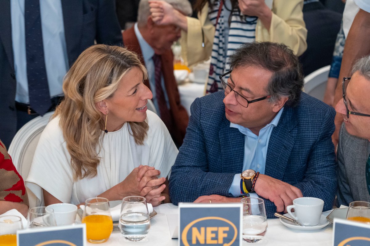 Yolanda_Diaz_'s tweet image. En Colombia se abre paso la esperanza gracias a las políticas transformadoras del Gobierno de @petrogustavo.

Sigamos avanzando juntos, España y Colombia, en un horizonte común de protección de la democracia, del planeta y los derechos sociales ❤️🇨🇴