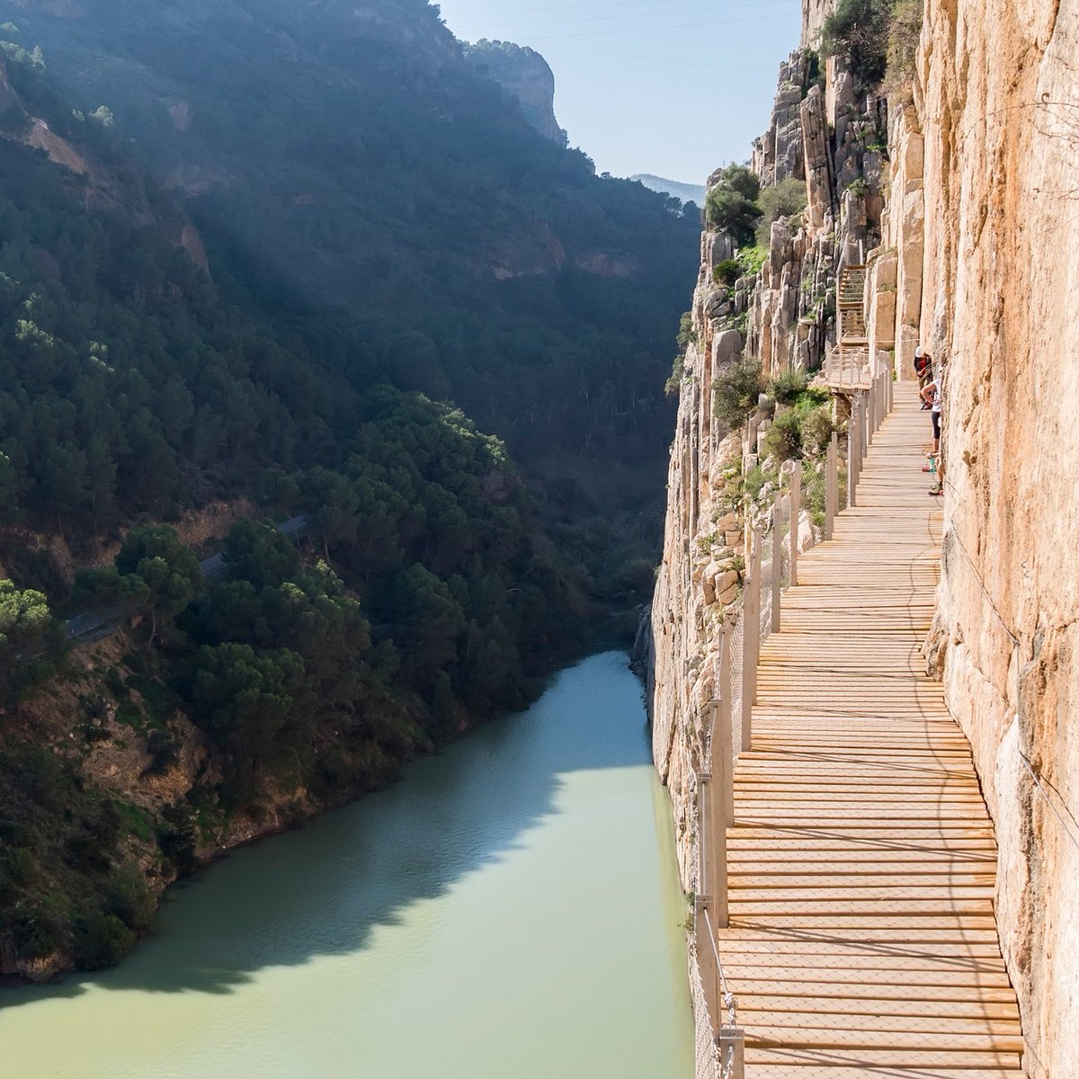 AutocaresRivero's tweet photo. ¡Prepárate para vivir una experiencia inolvidable y atrévete a caminar por el Caminito del rey. #Caminitodelrey #AutocaresRivero https://t.co/9Uuqdq3hPw