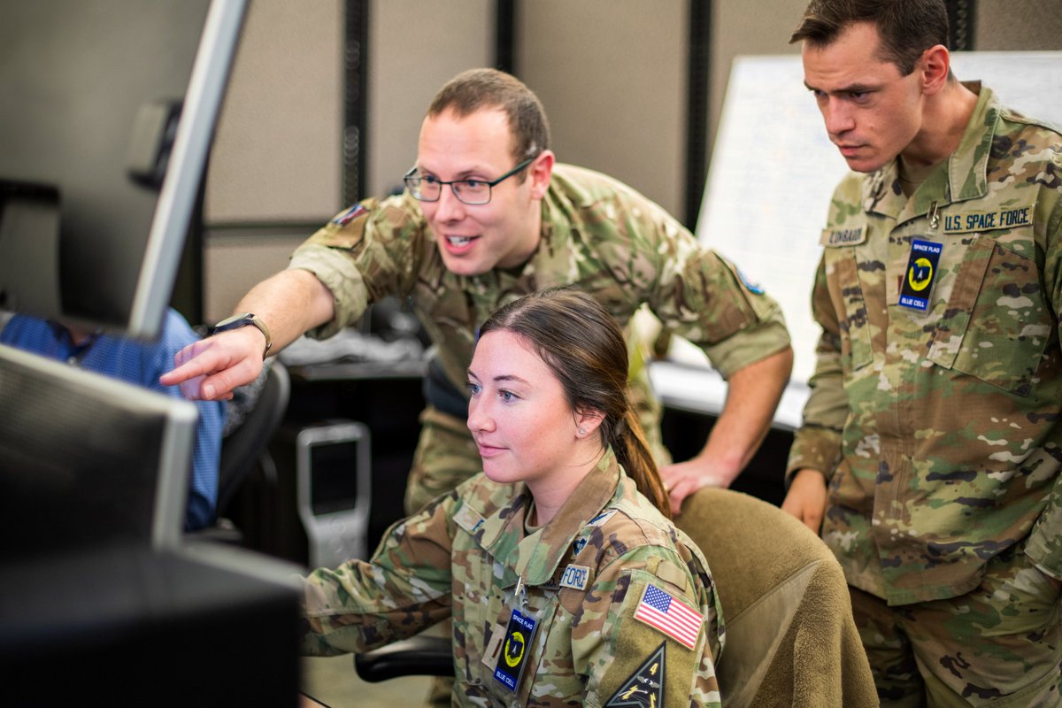 UKSpaceCmd's tweet photo. @ussfspoc The multi-national exercise, held by @USSF_STARCOM at @PeteSchriever, broke new ground by testing the integration of cyber-warfare and live-fire space electronic warfare

UK personnel worked alongside specialists from the US, Canada, and Australia, and our partners in @ArmySMDC https://t.co/d82b2OYBpx