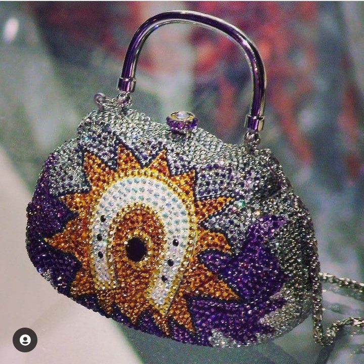 TheErturkEmre's tweet image. 2006 yılından bir EmreNewYork çanta. Her dönem, kreatifliği ile farkını belli ediyor. 
@EMRENY 💕
#EmreErturk #emreerturkdesign #emrenewyork #emrenewyorkbag