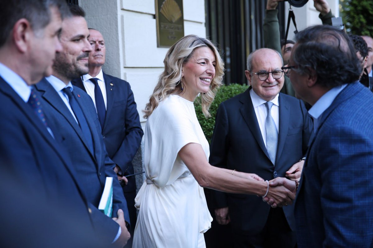 Yolanda_Diaz_'s tweet image. En Colombia se abre paso la esperanza gracias a las políticas transformadoras del Gobierno de @petrogustavo.

Sigamos avanzando juntos, España y Colombia, en un horizonte común de protección de la democracia, del planeta y los derechos sociales ❤️🇨🇴