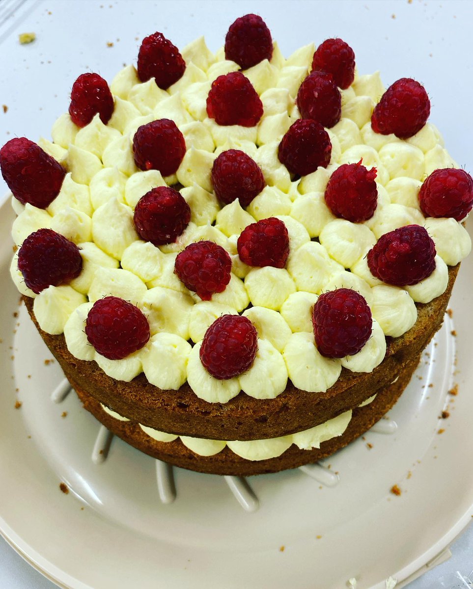 AdultEduIre's tweet photo. Flower Arranging and Baking photos from this term's classes at @DonahiesAdultEd and @adultedpcs https://t.co/yyXshNPstj