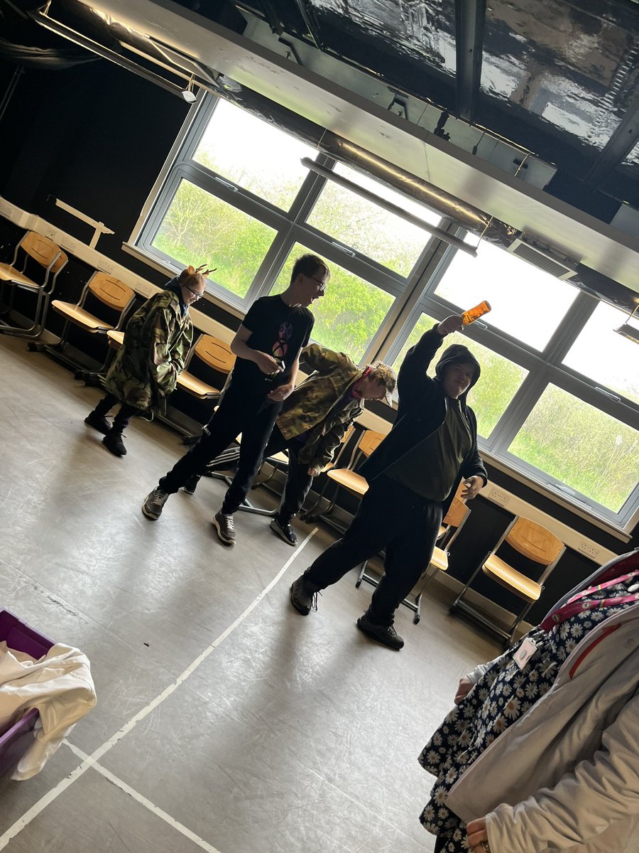 DunHSdrama's tweet photo. 🔥Excellent work from DAS 1 and DAS 2 yesterday!
💭We used the 5W’s to create scenes for each other using our characters created last term.
⭐️ Fantastic use of facial expressions and loud volume
🦕 Miss B is a fab dino!
#article31UNCRC #creativity https://t.co/mmiCRo5wjh