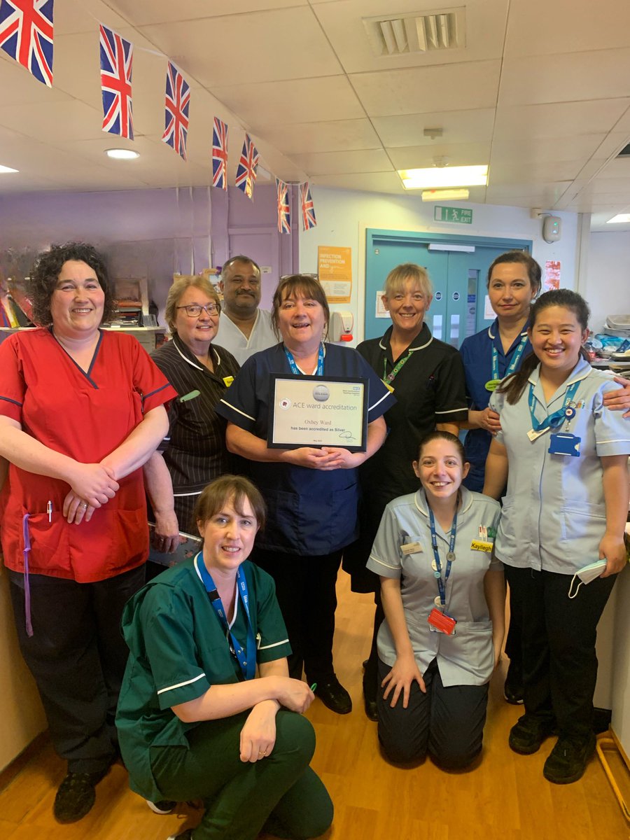 guccichelle's tweet photo. Congratulations to Lesley &amp; Oxhey ward receiving #Silver ward accreditation today @WestHertsNHS #GoingForSilver @WestHertsQI @AngelaWhite206 @karen_bowler @eswan1976 https://t.co/wz4qqZtkjC