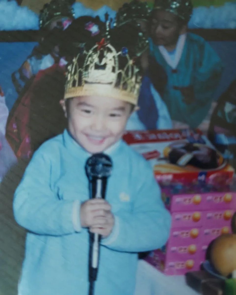 skzdeluna's tweet photo. why is every skz baby pic so damn funny and specific idk how to explain but these babies right here have so much personality and they SCREAM skz https://t.co/6SPwAvthBx