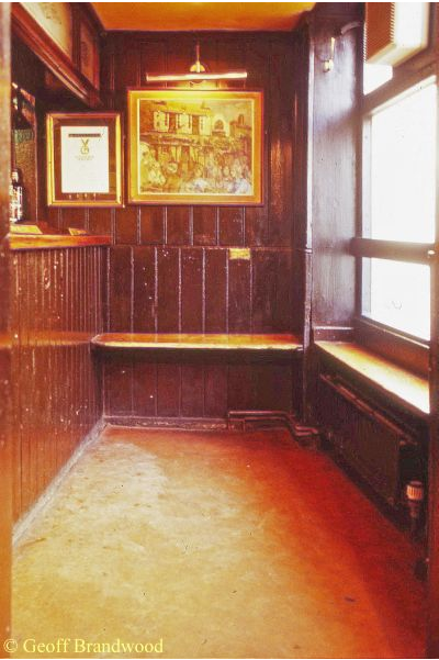 Dove Pub, Hammersmith (⭐️⭐️⭐️.)

The tiny snug is claimed by the Guinness Book of World Records to be the smallest public bar in Britain. The snug and front left hand rooms have barely changed in 100 years.

See the entry on the Pub Heritage web site.
pubheritage.camra.org.uk
