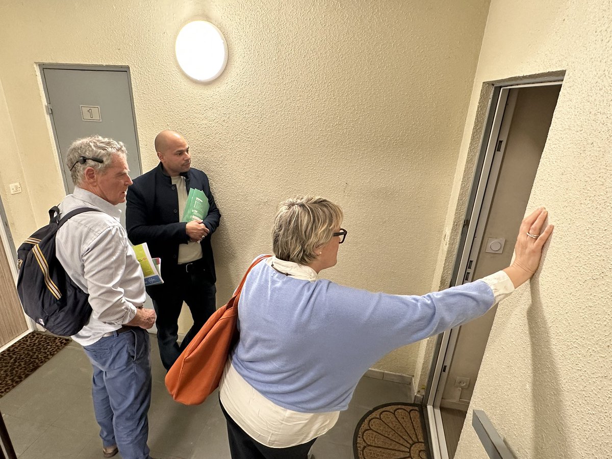 [Action de terrain - Fontaine d’Ouche] 🏗️

Nous sommes venus à votre rencontre hier soir pour échanger avec vous sur les travaux de rénovation et d’aménagement du quartier. 

#Dijon