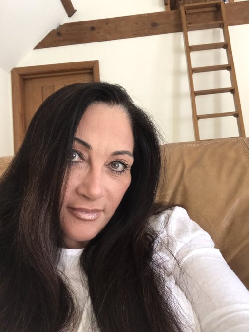 All enjoy the weekend stay safe and out of trouble lots of love to you all 😘😘😘 https://t.co/3bzdwiKI