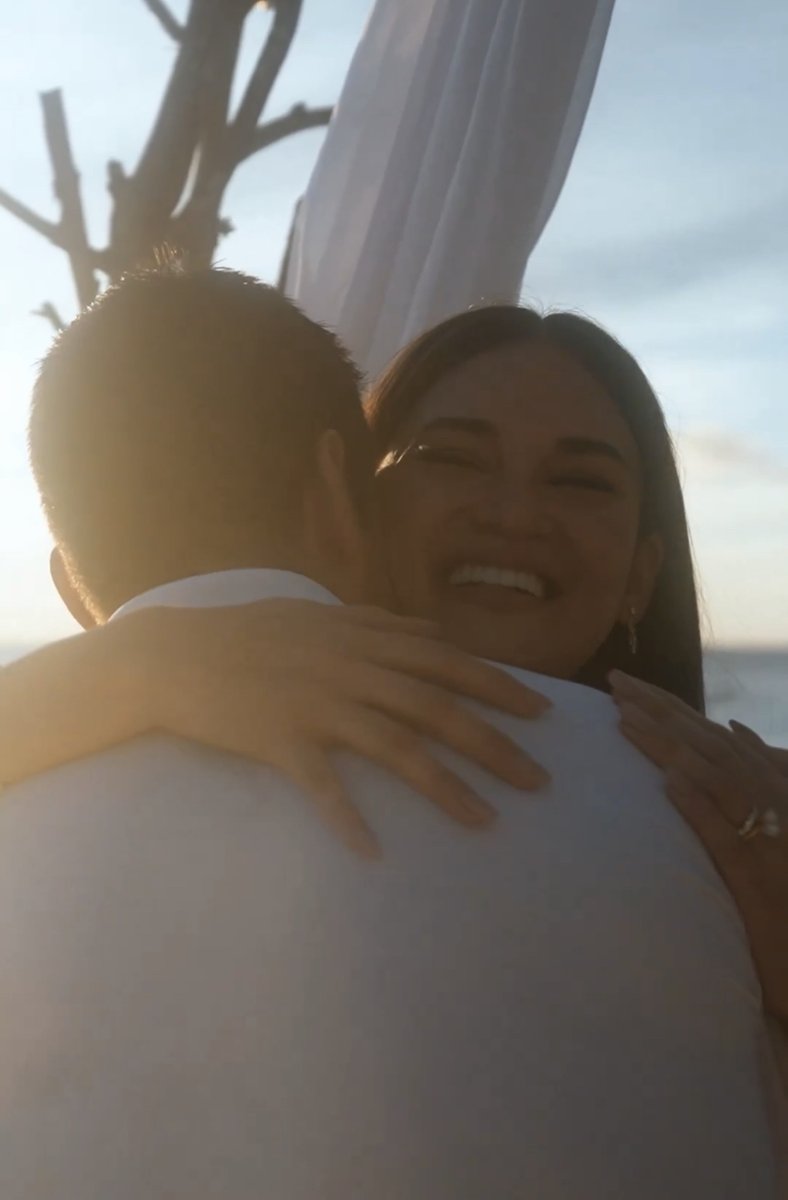 inquirerdotnet's tweet photo. CONGRATULATIONS, MR. AND MRS. JAUNCEY! 😍💍

LOOK: Beauty queen Pia Wurtzbach surprises her fans with a beach wedding video of her with her partner Jeremy Jauncey. | 📷: Pia Wurtzbach/Instagram via Glenn Ferrariz, https://t.co/EDjVS4ZXKk https://t.co/TglXFOSFBR