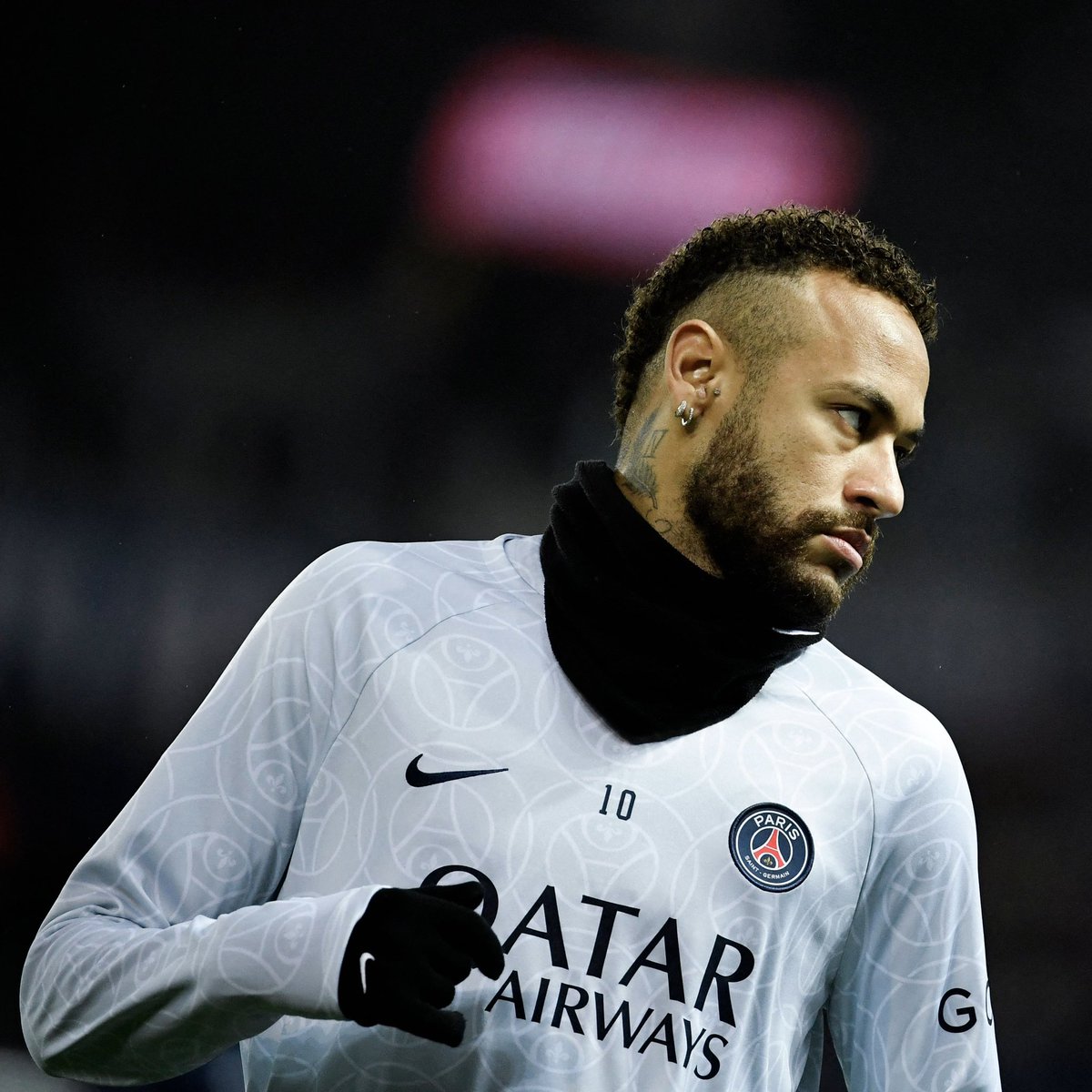 FabrizioRomano's tweet photo. Eddie Howe on Cristiano Ronaldo and Neymar links: “A lot of the names aren't accurate. We need to recruit wisely”. 🚨⚪️⚫️ #NUFC

“We want to discover them before they explode onto the world stage. We need to go underneath, find them young and develop them. I know the direction”. https://t.co/gH0JmP0ui0