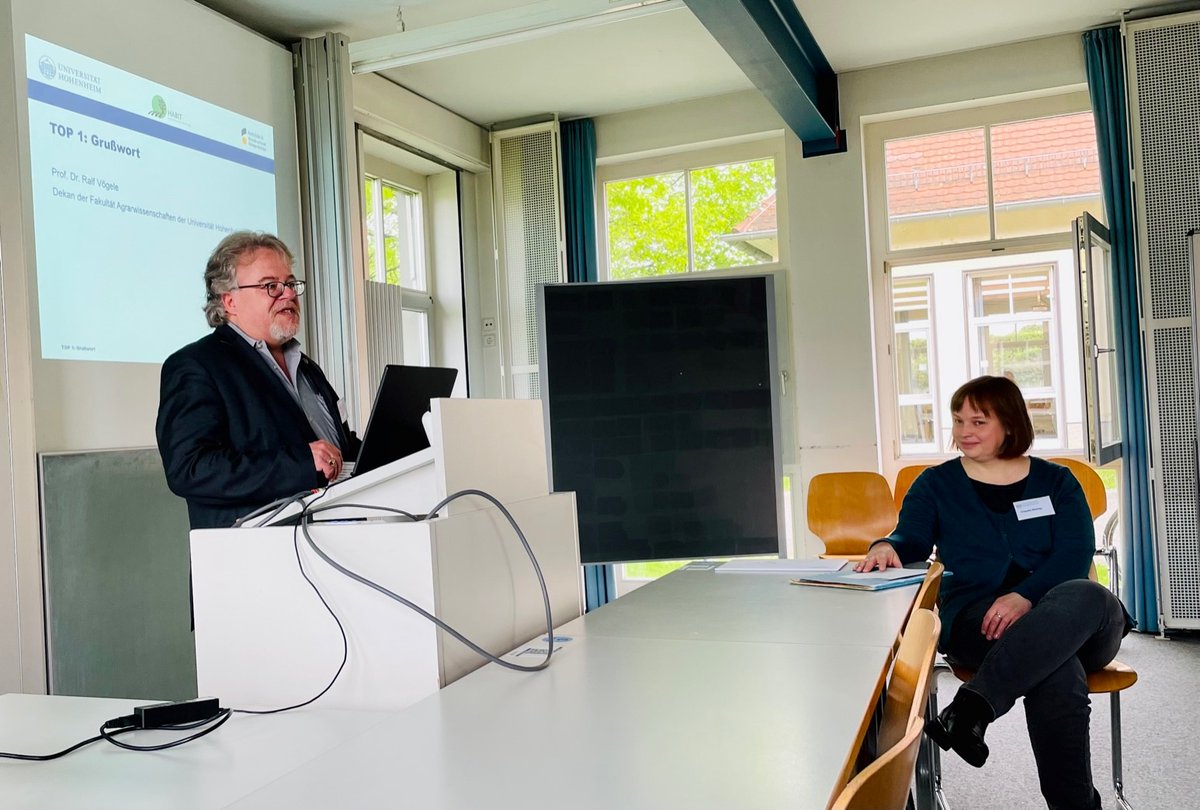 UniHohenheim's tweet photo. #KickOff des gemeinsamen Promotionskollegs #HABT der #UniHohenheim & @hfwu_tweet. Die Promotionsvorhaben gehen der Frage nach, wie der fortschreitende Verlust an #Artenvielfalt in Agrarlandschaften nicht nur aufgehalten, sondern sogar umgekehrt werden kann. https://t.co/BQQlSq5kIM