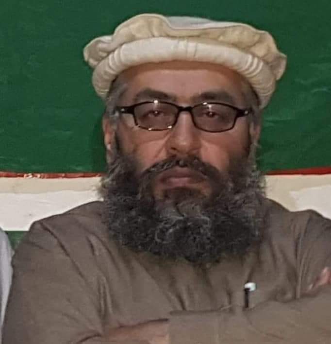 ShiiteAlert's tweet photo. پارہ چنار کے تری منگل اسکول میں فائرنگ کرکے سات شیعہ ٹیچرز کو شہید کردیا گیا۔۔۔
بے گناہ شیعہ اساتذہ کے قتل کا مرکزی ملزم
زیادہ سے زیادہ ریٹویٹ کرکے اس قاتل کو بےنقاب کریں۔۔۔ https://t.co/8qtFt7inz0