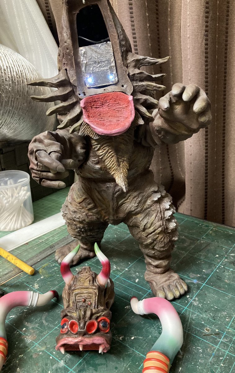 Q4Kl2's tweet photo. WAVE製のガレージキット ミクラスを電飾させてみました！30年近く���のキットですがミクラスに限ってはこのキットが1番素晴らしいですね...！！
#あなたのソフビ紹介
#ウルトラセブン
#ウルトラマン好きと繋がりたい https://t.co/6aCU4VhXSu