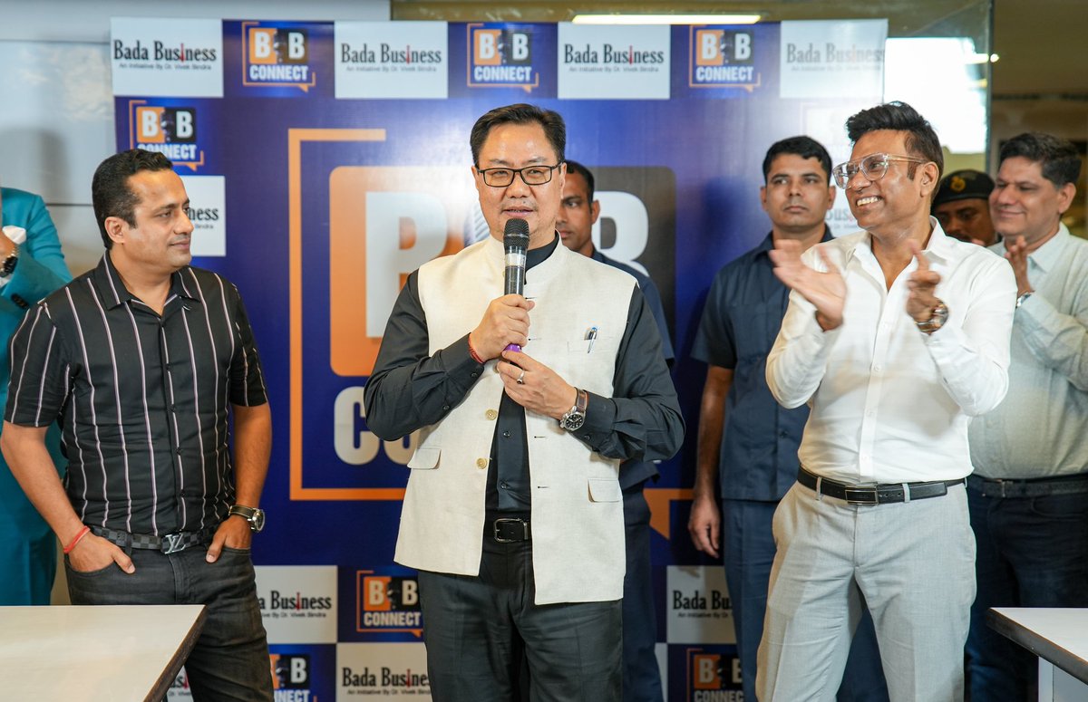 KirenRijiju's tweet photo. It was an exhilarating moment at the @BadaBusinessOff with one of the best motivational speakers of the world @DrVivekBindra 
The best part of their group's vision is not only to motivate but creating way forward real opportunities for ordinary people who deam big! https://t.co/GaoYzmSESL