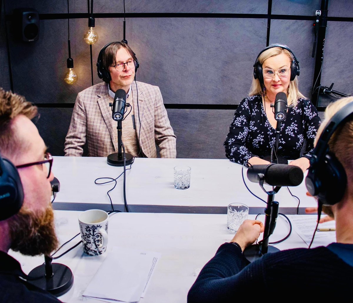KouluPodcast: ”Kouluhistorioitsija,dosentti Jari Salminen&amp; Itäkeskuksen peruskoulun rehtori Jutta-Riina Karhunen käyvät läpi koulun nykytilaa.Kaikki jaksot löydät Spotifysta,YouTubesta ja Koulu-podcastin kotisivuilta: lnkd.in/g5vH8fV youtu.be/nTLMf4xkUno #helsinkioppii
