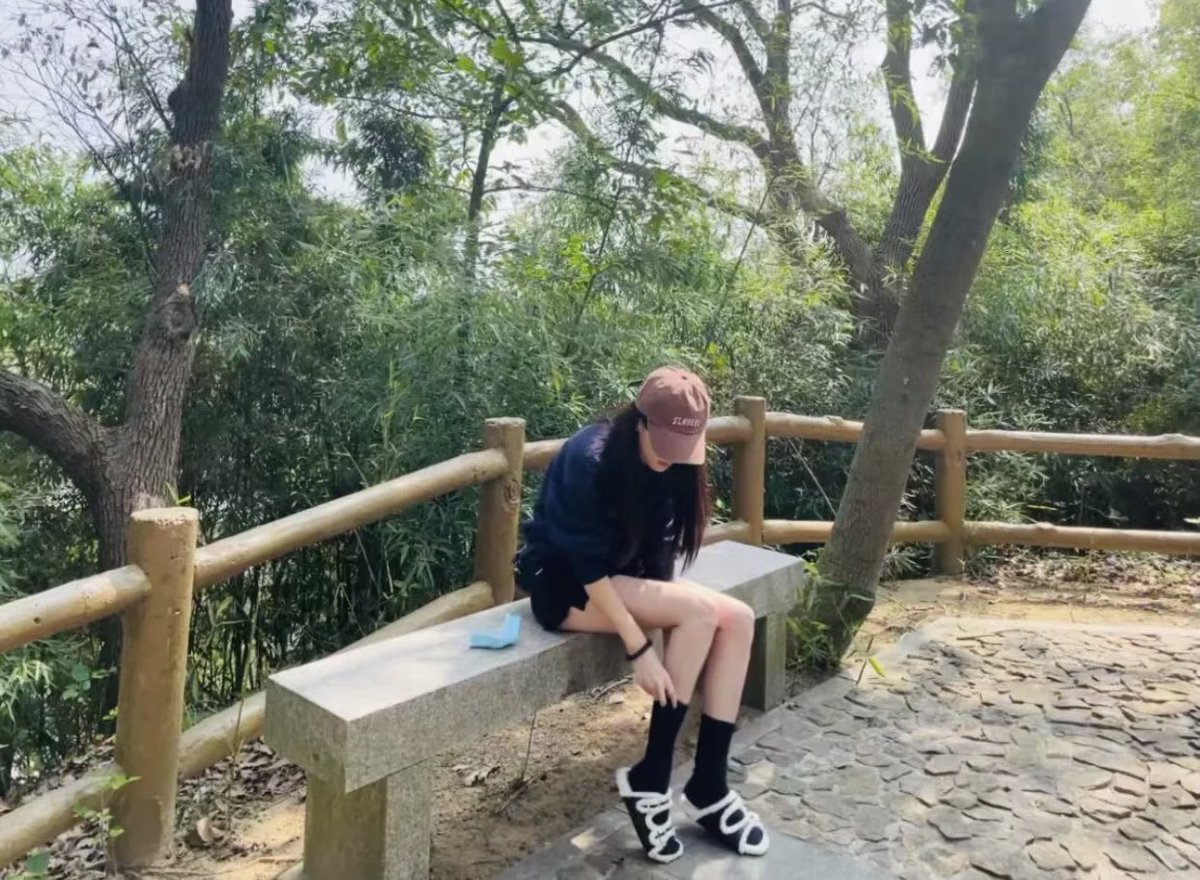 QiuQiu133's tweet photo. 在不久的将来，我会活成我的理想型

#户外 #成都 #美腿 #绵阳 #艳丽 #冷魅 #清纯 #四川 https://t.co/ollF5pVYMm